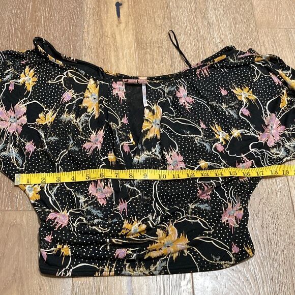 Free people medium crossed front cropped floral top - Picture 7 of 8